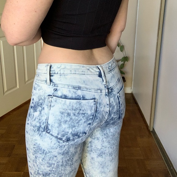 Mid-rise Acid Wash Skinny Jeans - Picture 5 of 9